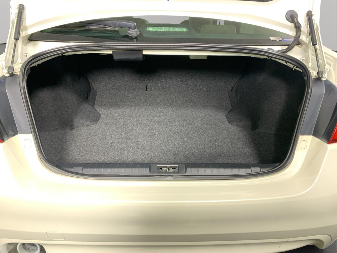 2014 Subaru Legacy B4 AWD Sedan AWD + CRUISE CONTROL + POWER ADJUSTMENT SEATS