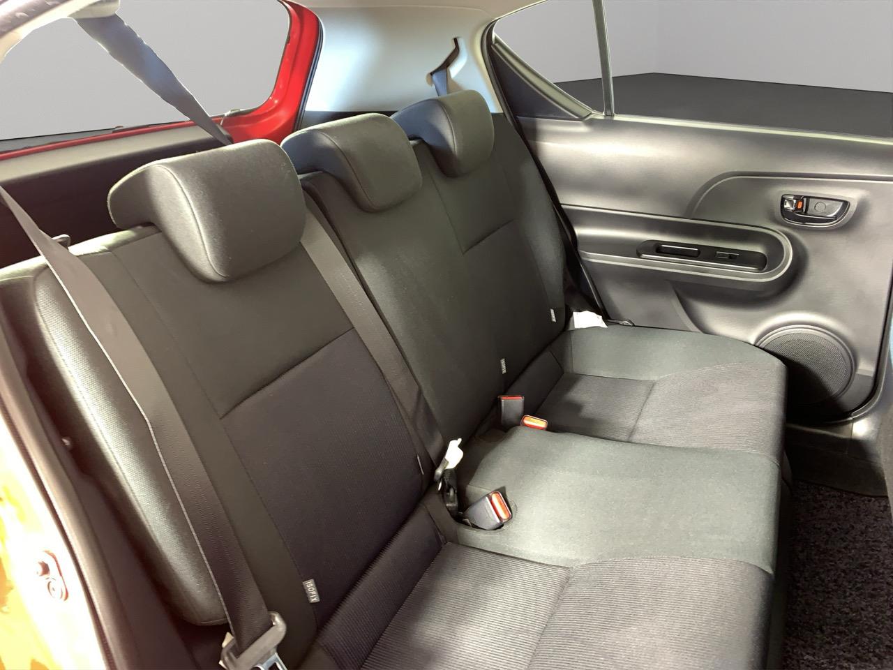 2016 Toyota Aqua Facelift Model G Hatchback LOW KMS + PUSH BUTTON START + AUTO LIGHTS