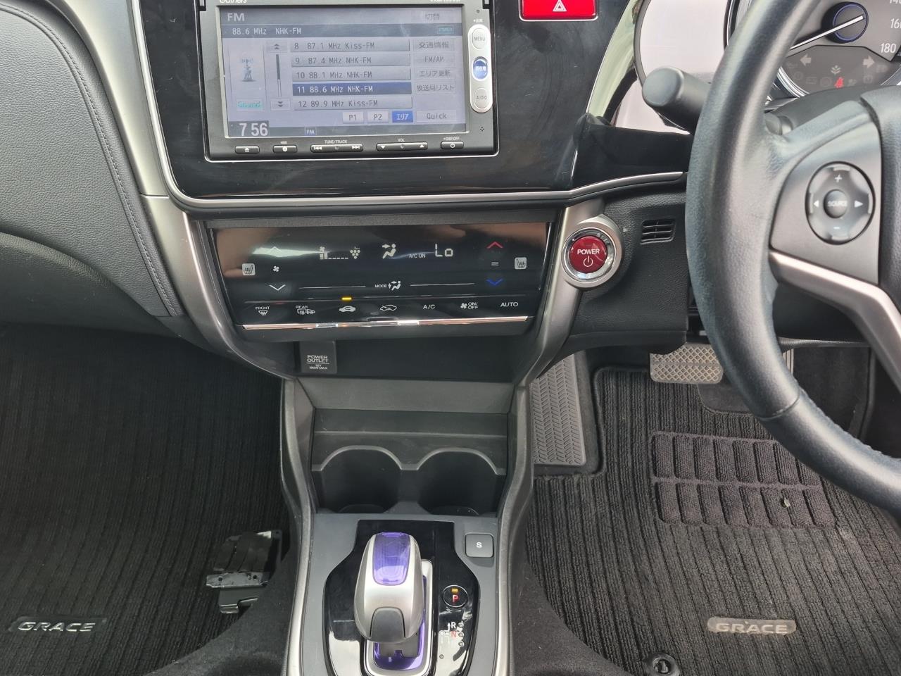 2015 Honda Grace Hybrid Sedan REVERSING CAMERA + SMART KEY + CRUISE CONTROL