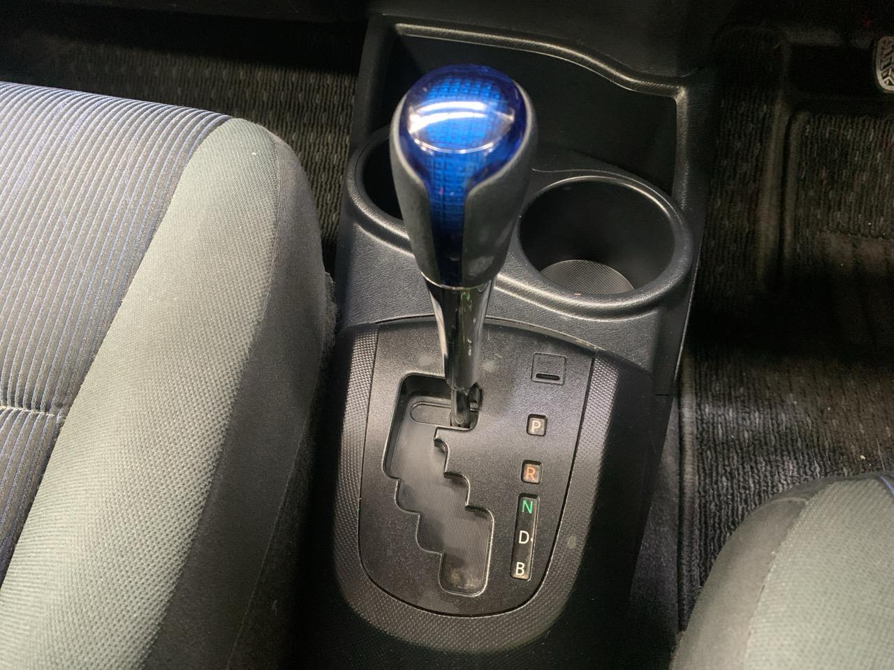 2015 Toyota Aqua Facelift Model S Hatchback PUSH BUTTON START + AUTO LIGHTS + REVERSING CAMERA