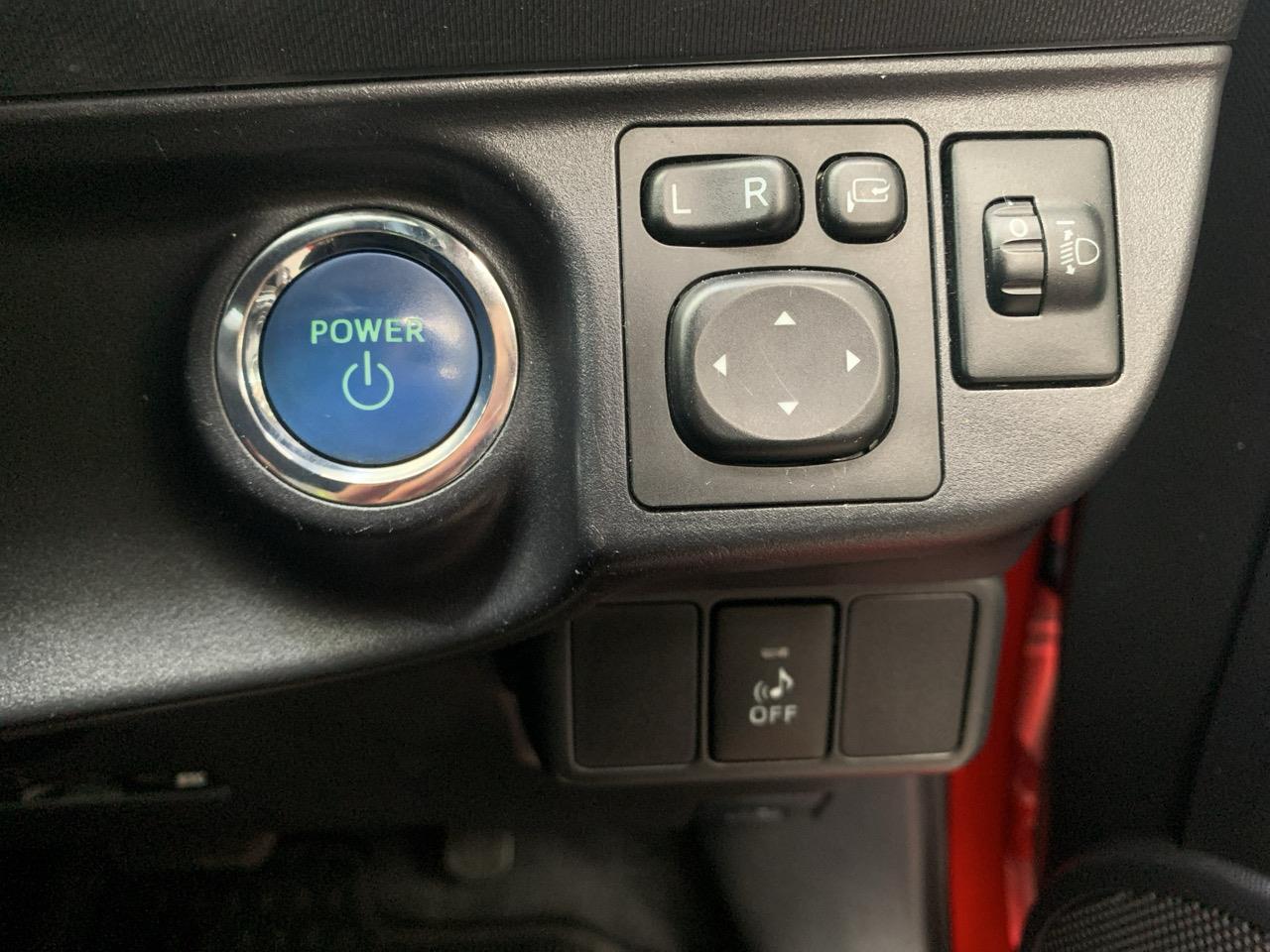 2015 Toyota Aqua Facelift Model S Hatchback PUSH BUTTON START + AUTO LIGHTS + REVERSING CAMERA