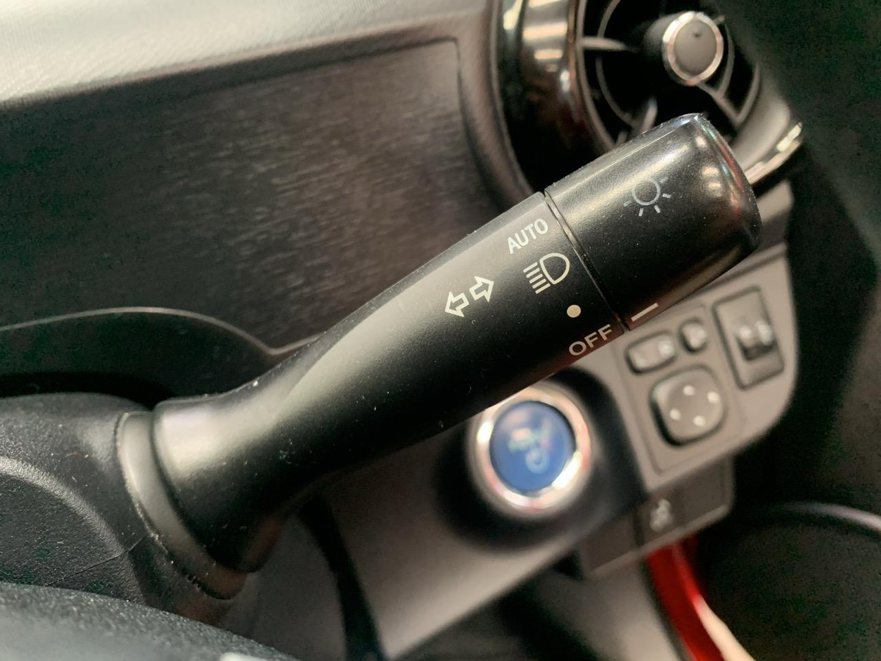 2015 Toyota Aqua Facelift Model S Hatchback PUSH BUTTON START + AUTO LIGHTS + REVERSING CAMERA