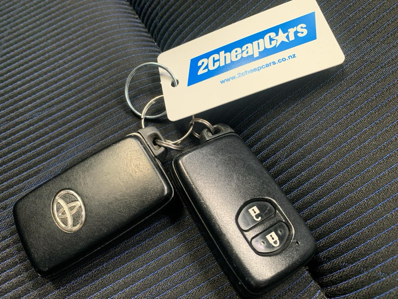 2015 Toyota Aqua Facelift Model S Hatchback PUSH BUTTON START + AUTO LIGHTS + REVERSING CAMERA