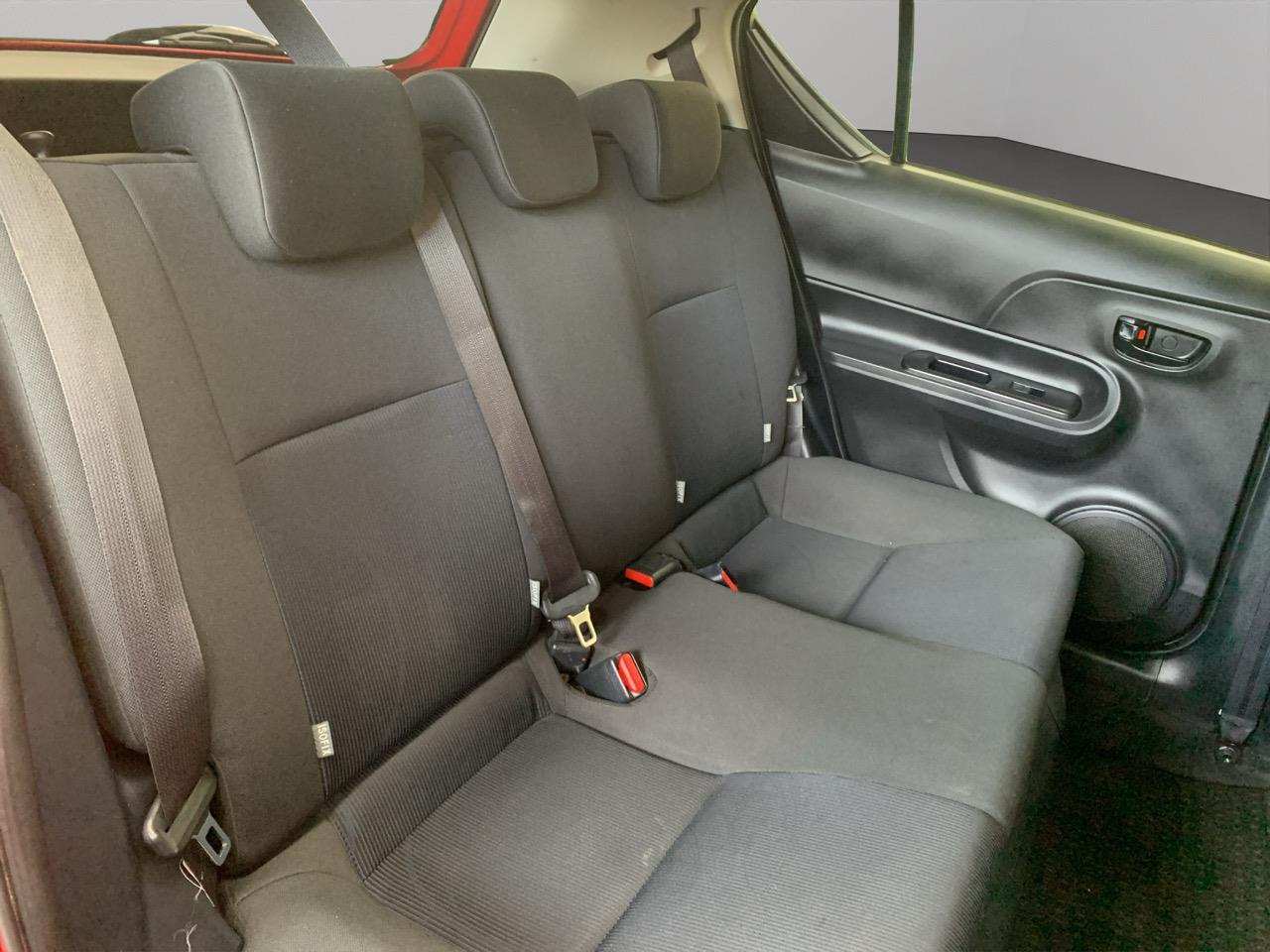 2015 Toyota Aqua Facelift Model S Hatchback PUSH BUTTON START + AUTO LIGHTS + REVERSING CAMERA