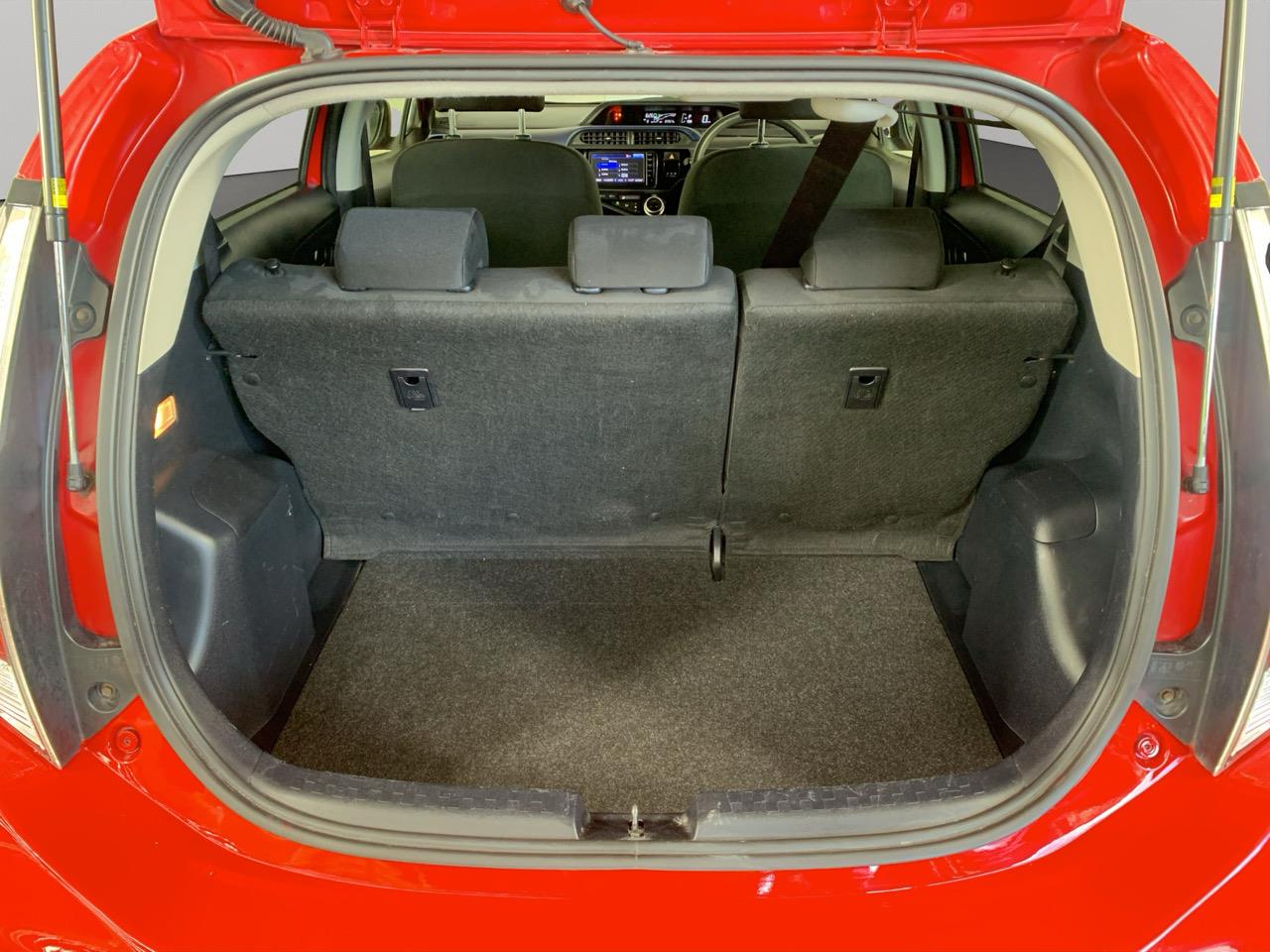 2015 Toyota Aqua Facelift Model S Hatchback PUSH BUTTON START + AUTO LIGHTS + REVERSING CAMERA