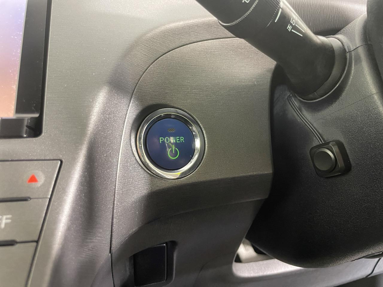 2015 Toyota Prius S Hatchback REVERSING CAMERA + PUSH BUTTON START + AUTO LIGHTS