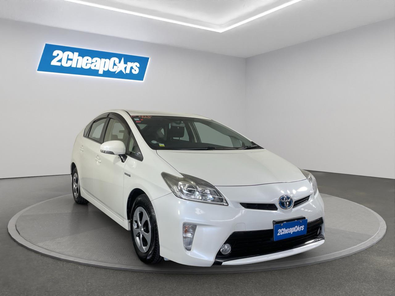 2015 Toyota Prius S Hatchback REVERSING CAMERA + PUSH BUTTON START + AUTO LIGHTS