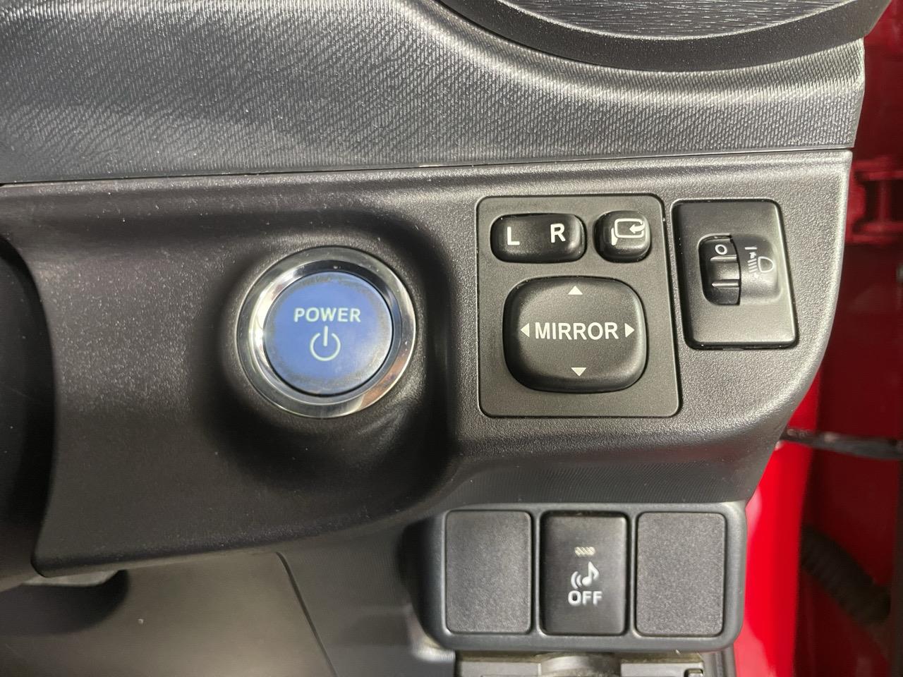 2012 Toyota Aqua G Hatchback LOW KM + AUTO LIGHTS + PUSH BUTTON START