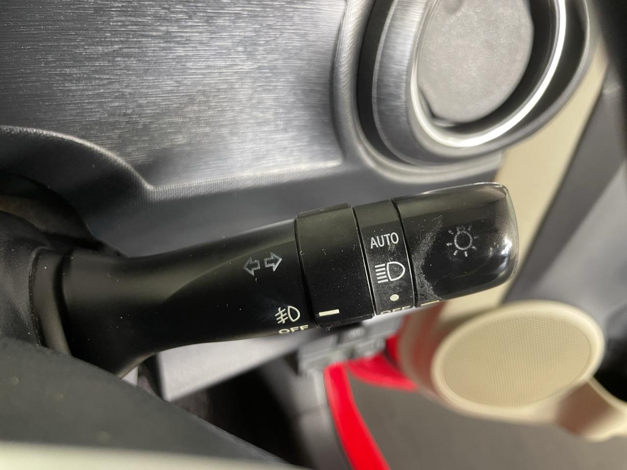 2012 Toyota Aqua G Hatchback LOW KM + AUTO LIGHTS + PUSH BUTTON START