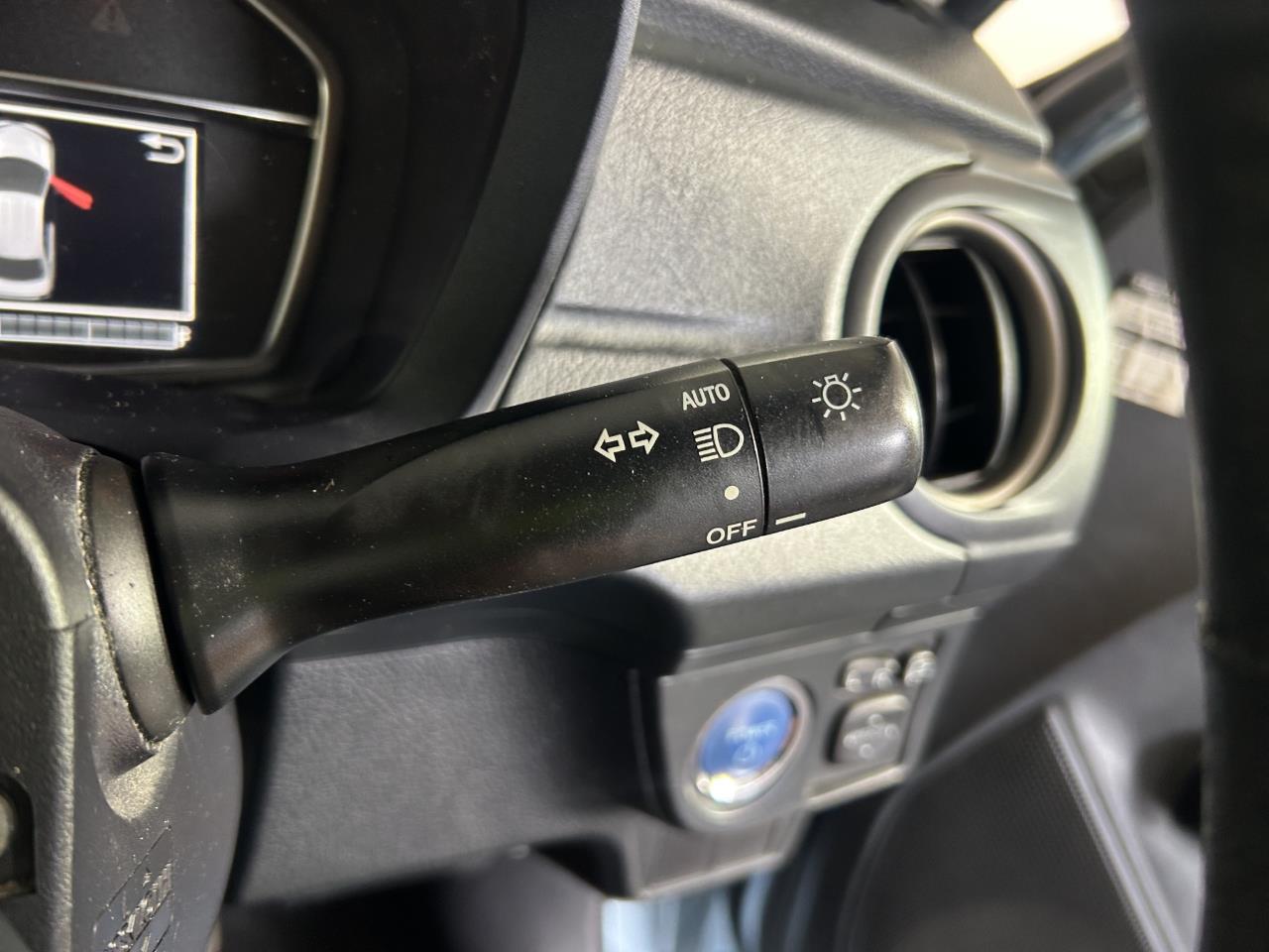 2013 Toyota Corolla Axio Hybrid Sedan REVERSING CAMERA +SMART KEY + AUTO LIGHTS