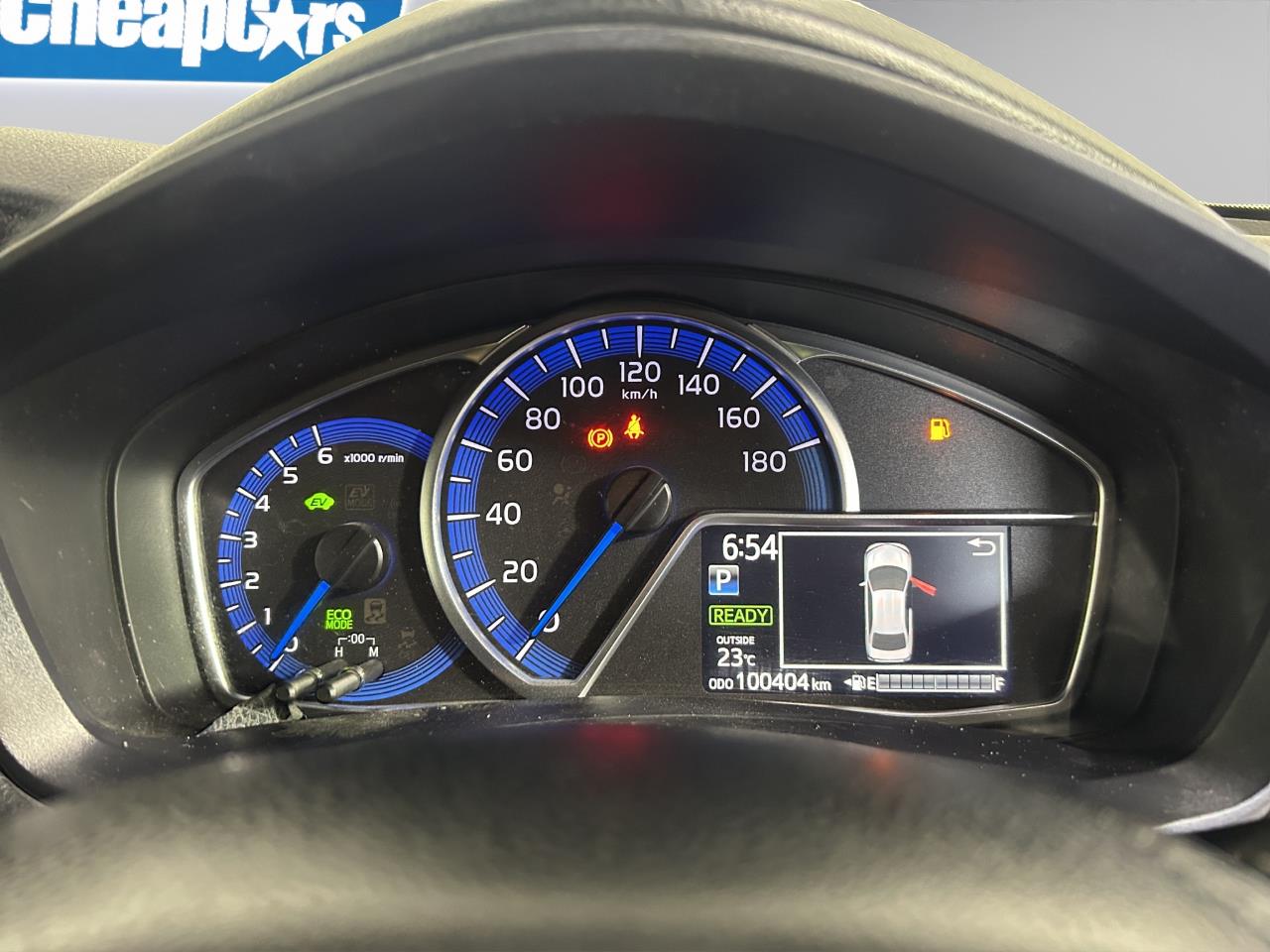 2013 Toyota Corolla Axio Hybrid Sedan REVERSING CAMERA +SMART KEY + AUTO LIGHTS