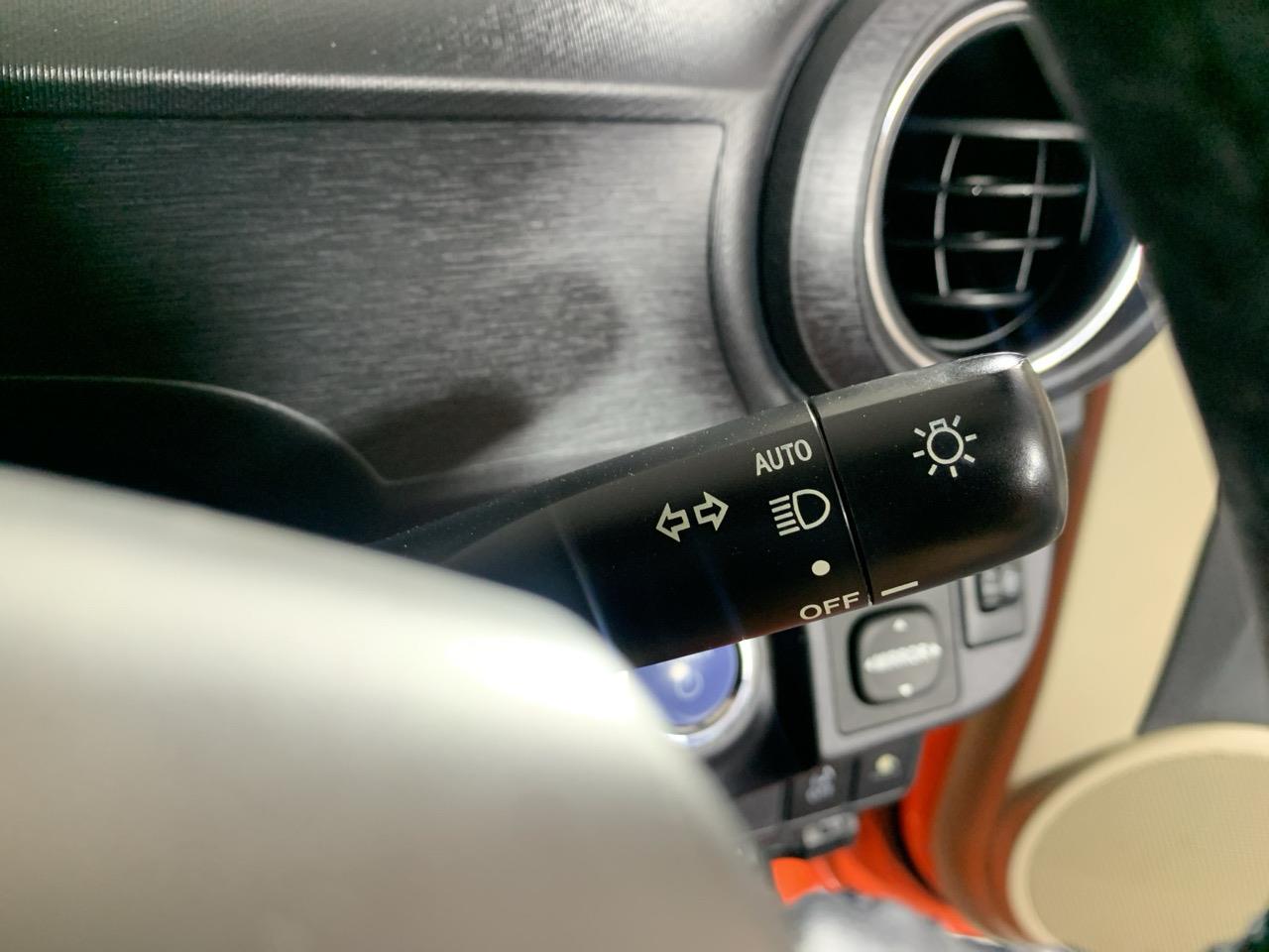 2012 Toyota Aqua S Hatchback LOW KM +  HEATED SEATS + PUSH BUTTON START