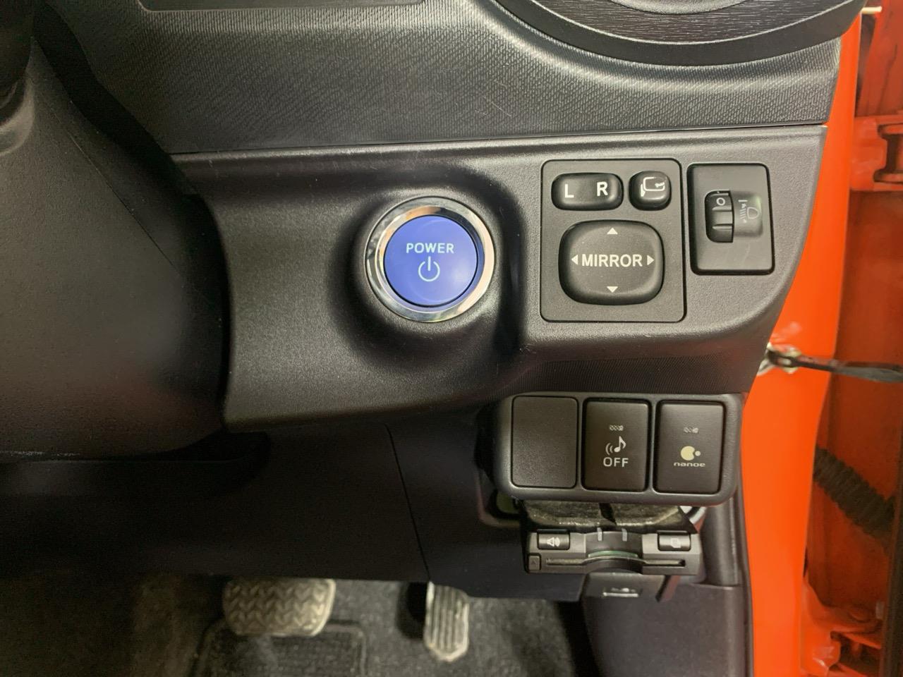 2012 Toyota Aqua S Hatchback LOW KM +  HEATED SEATS + PUSH BUTTON START