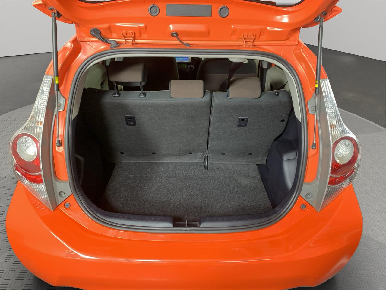 2012 Toyota Aqua S Hatchback LOW KM +  HEATED SEATS + PUSH BUTTON START