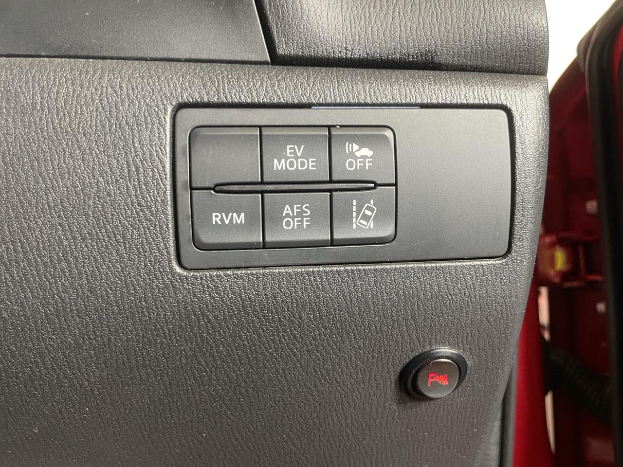 2015 Mazda Axela 3 HYBRID S Sedan REVERSING CAMERA + AUTO LIGHTS + PUSH START