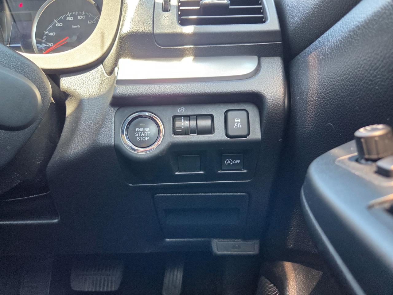 2013 Subaru Impreza SPORT 1.6 Hatchback SMART KEY + LOW KM + REVERSING CAMERA