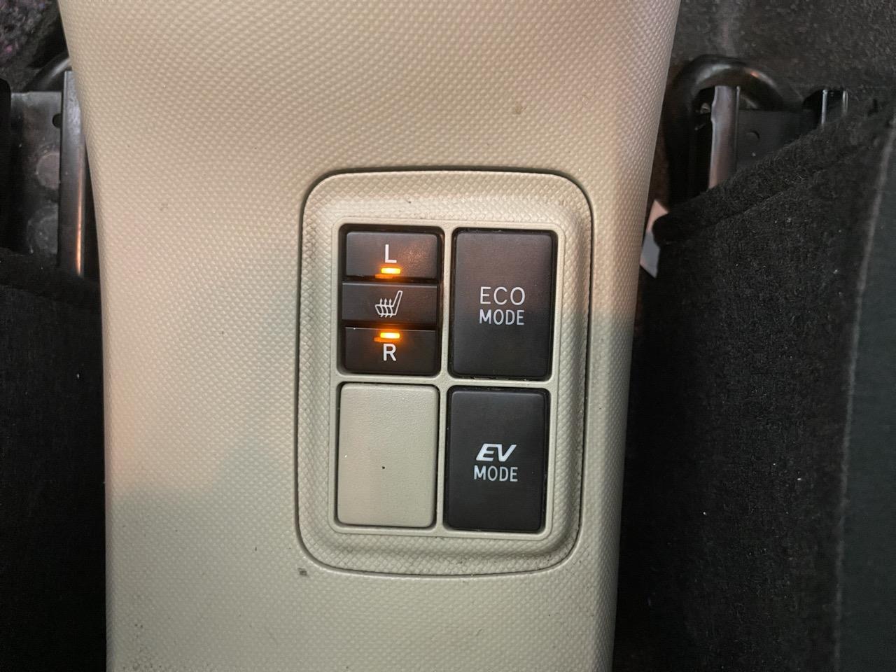 2012 Toyota Aqua G Hatchback HEATED SEATS + REVERSING CAMERA + PUSH START