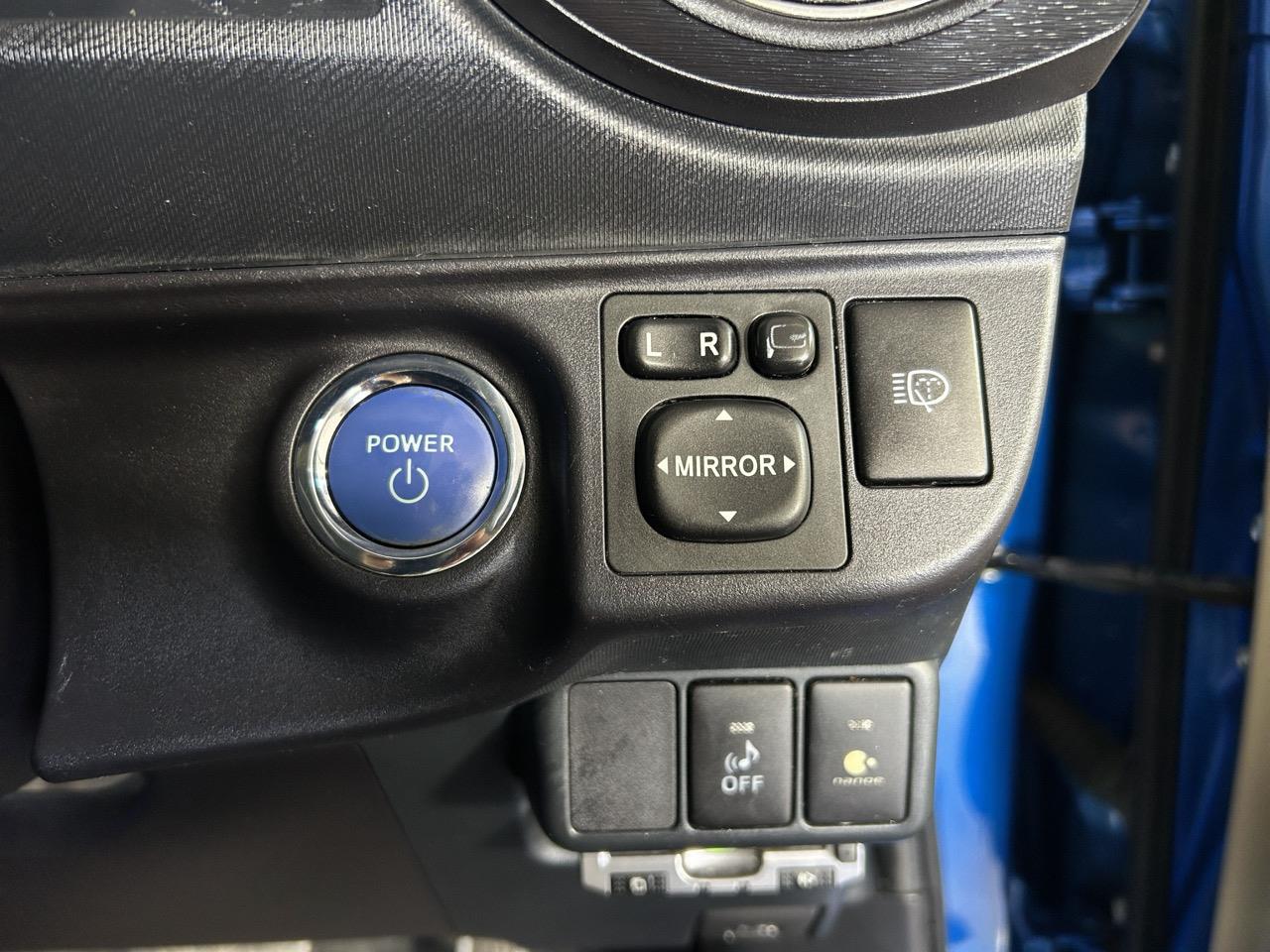 2012 Toyota Aqua G Hatchback SMART KEY + HEATED SEATS + REVERSING CAMERA