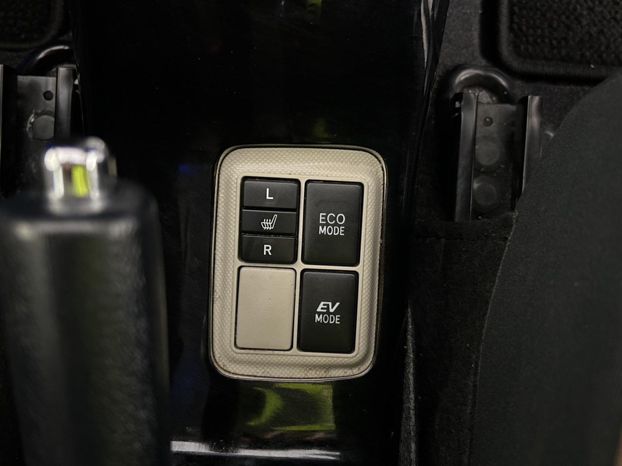 2012 Toyota Aqua G Hatchback SMART KEY + HEATED SEATS + REVERSING CAMERA