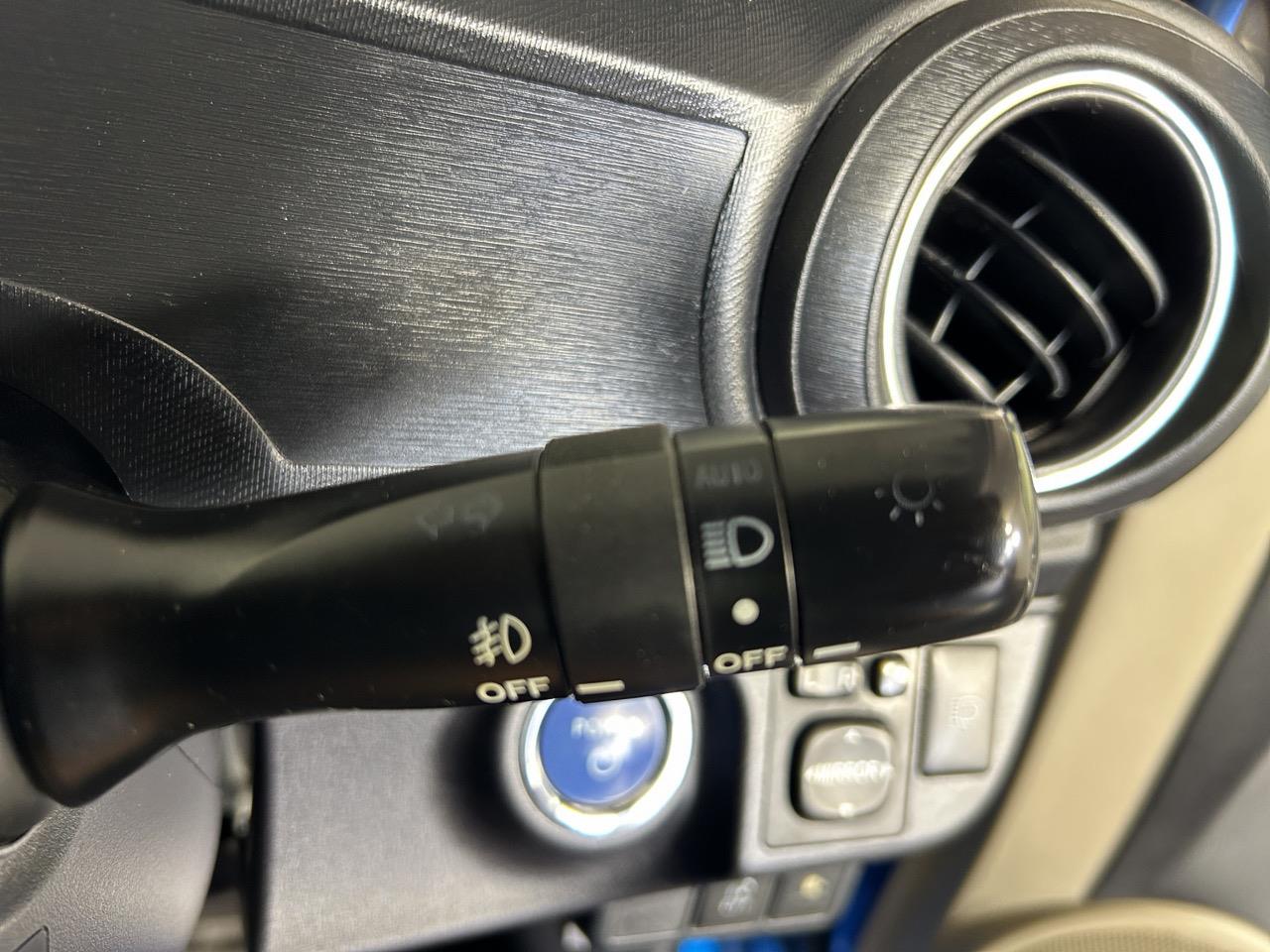 2012 Toyota Aqua G Hatchback SMART KEY + HEATED SEATS + REVERSING CAMERA