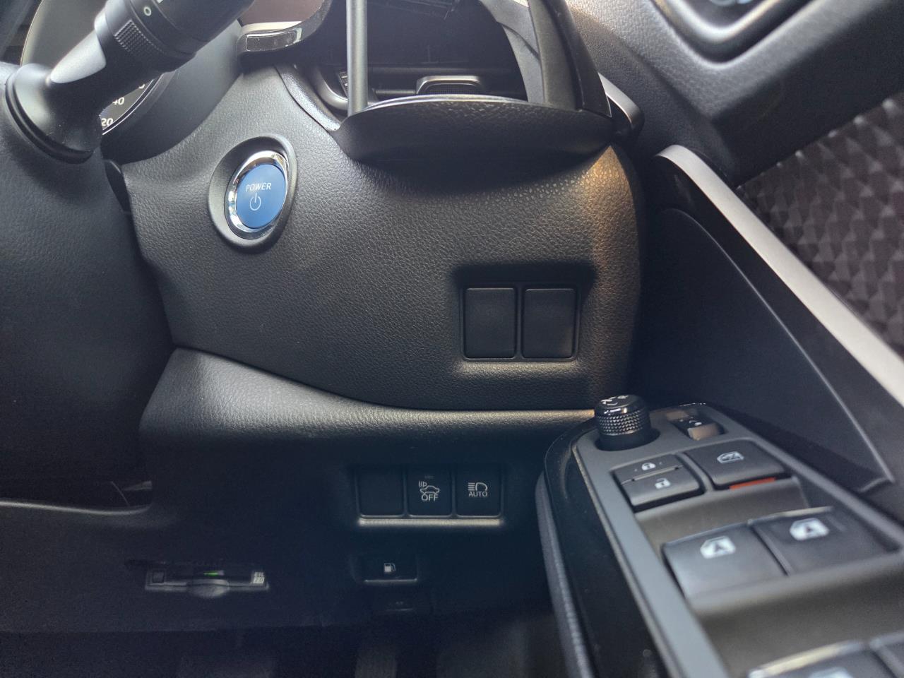 2017 Toyota C-HR Hybrid G RV/SUV REVERSING CAMERA + CRUISE CONTROL + HEATED SEATS