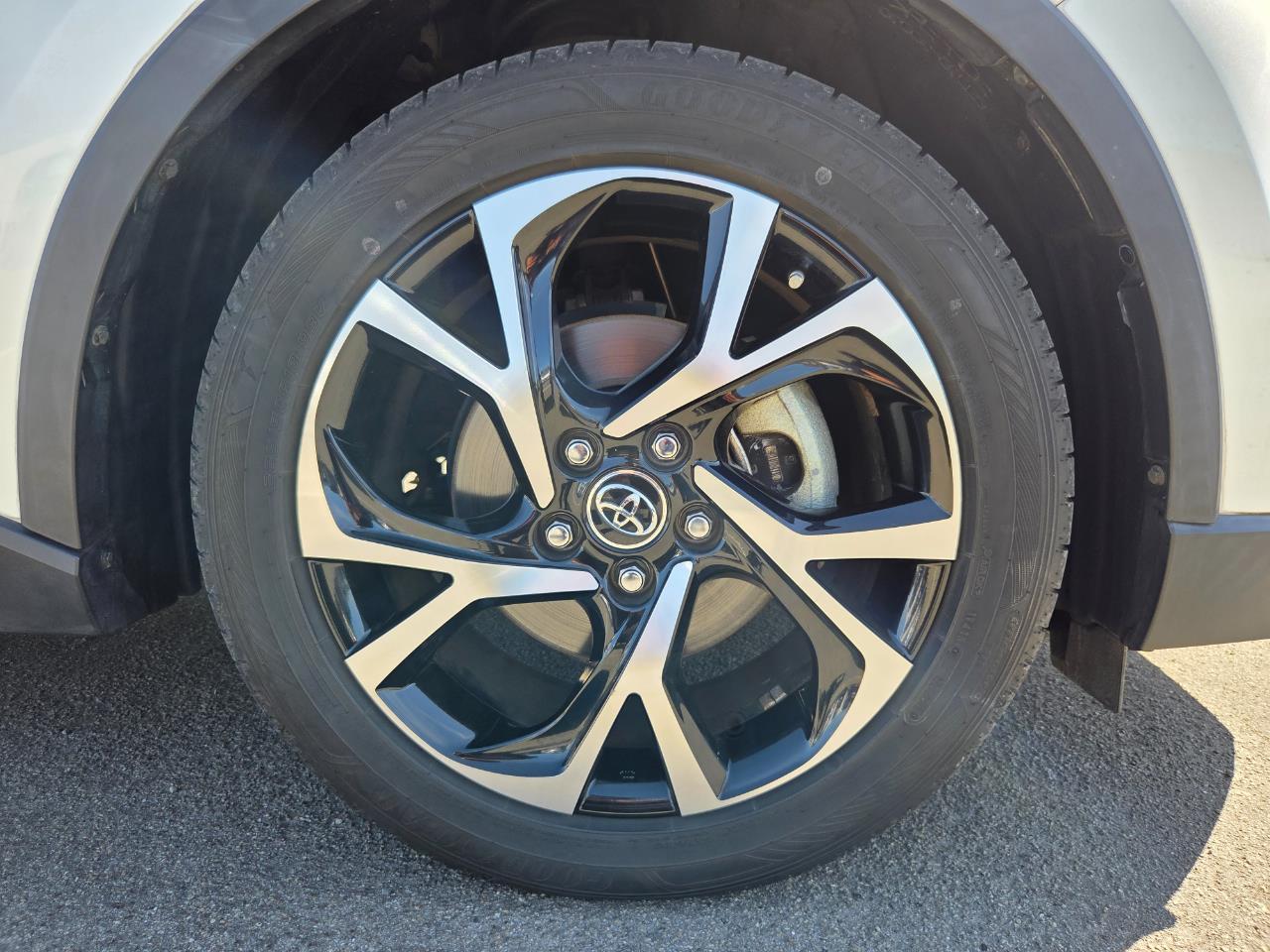 2017 Toyota C-HR Hybrid G RV/SUV REVERSING CAMERA + CRUISE CONTROL + HEATED SEATS