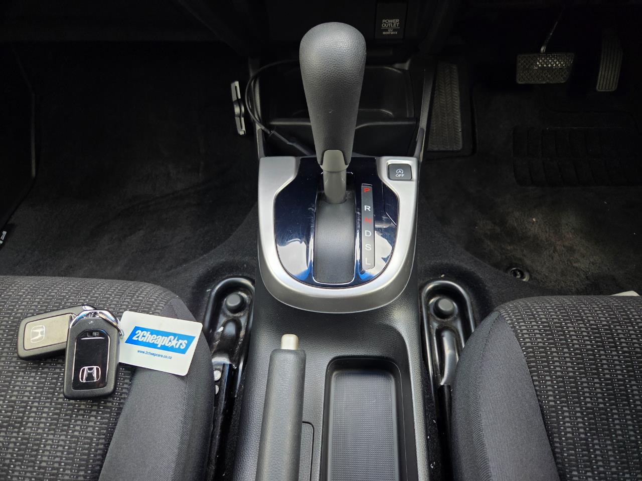 2014 Honda Fit Jazz New Shape Hatchback LOW KMS + PUSH BUTTON START + REVERSING CAMERA