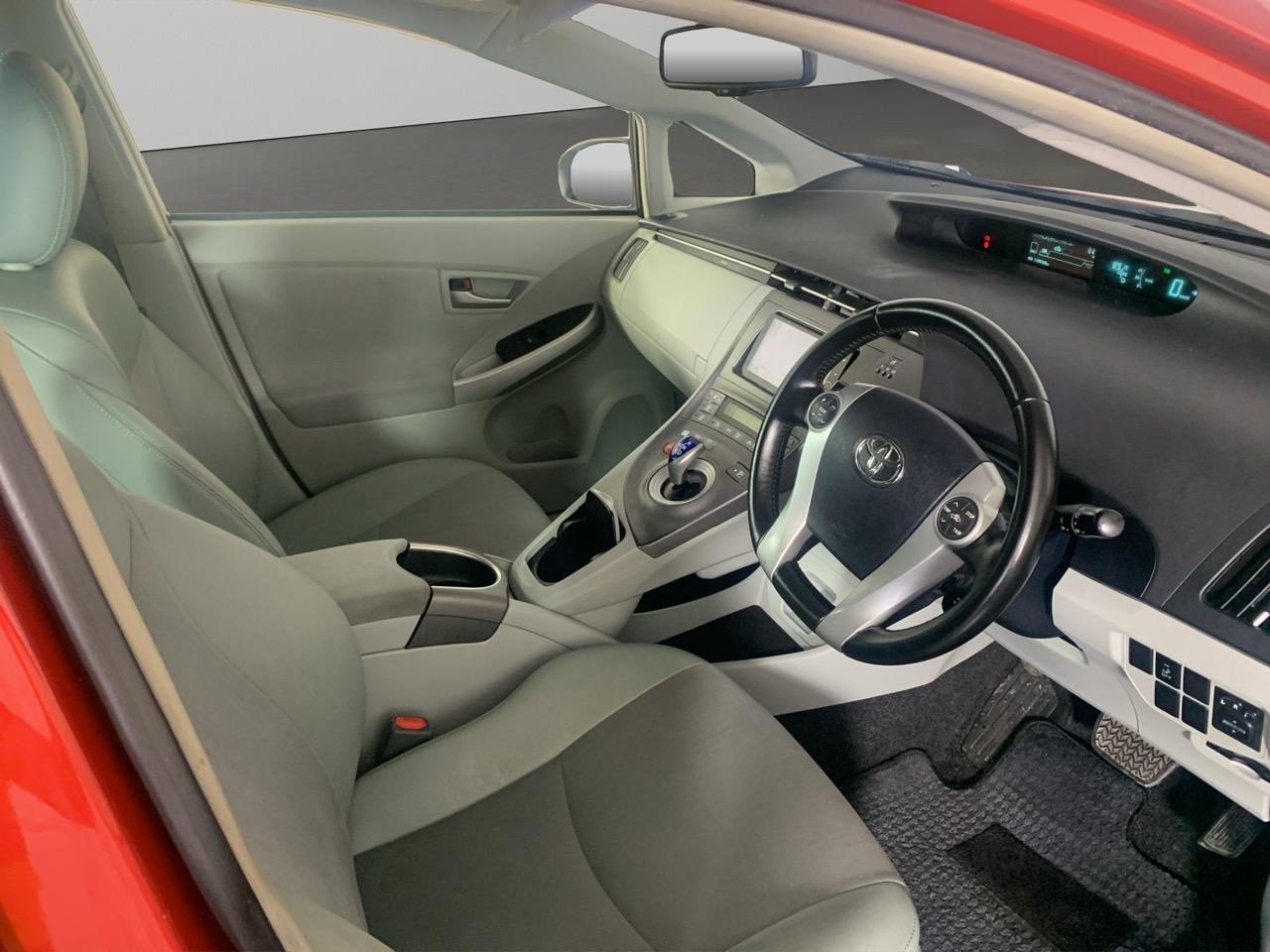 2014 Toyota Prius G Hatchback GREAT SPACE + PUSH SRART + REVESING CAMERA