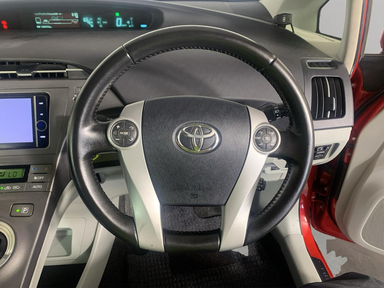 2014 Toyota Prius G Hatchback GREAT SPACE + PUSH SRART + REVESING CAMERA