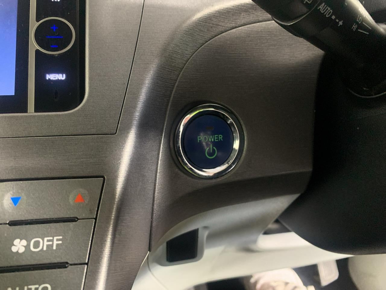 2014 Toyota Prius G Hatchback GREAT SPACE + PUSH SRART + REVESING CAMERA