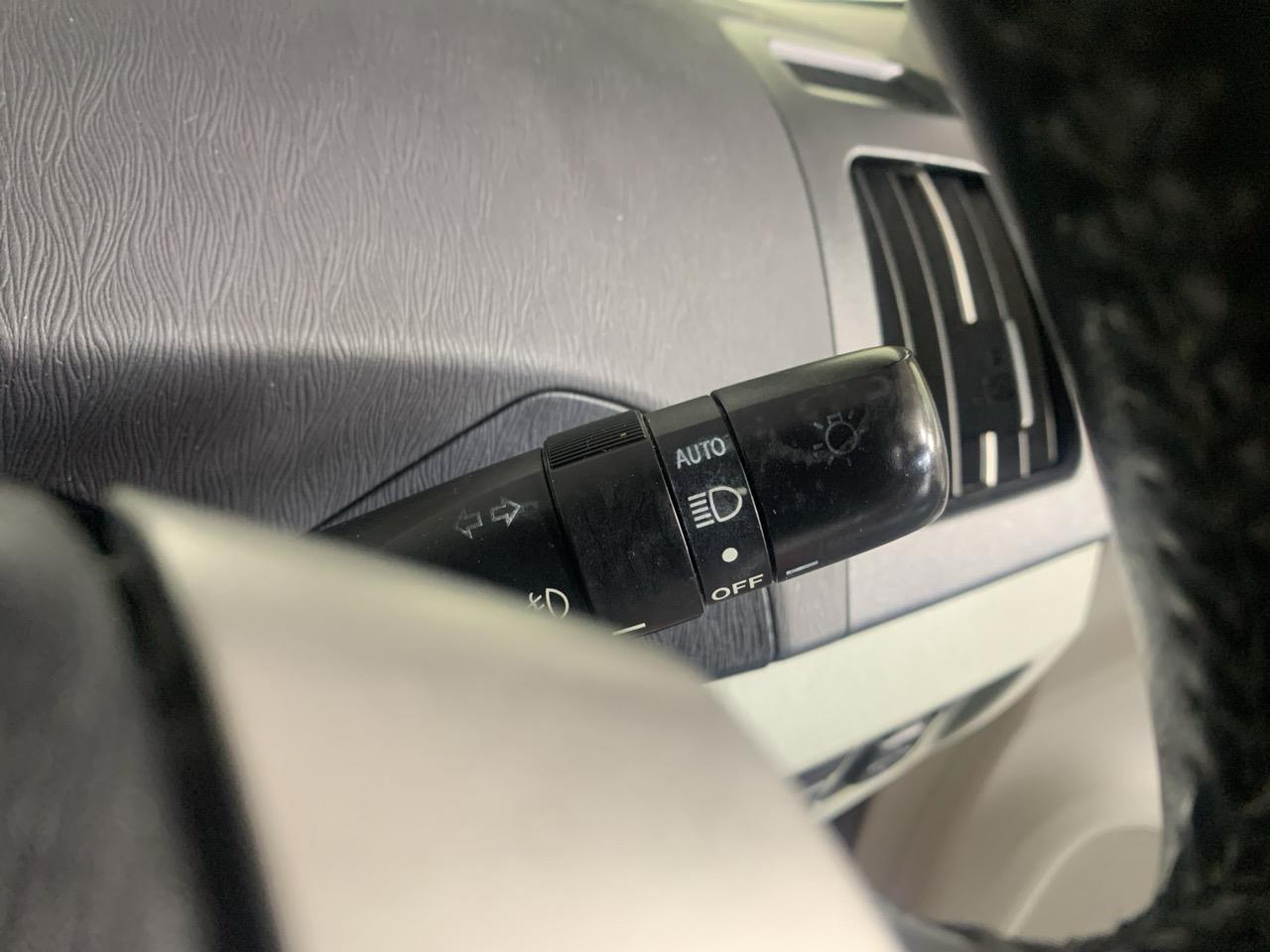 2014 Toyota Prius G Hatchback GREAT SPACE + PUSH SRART + REVESING CAMERA