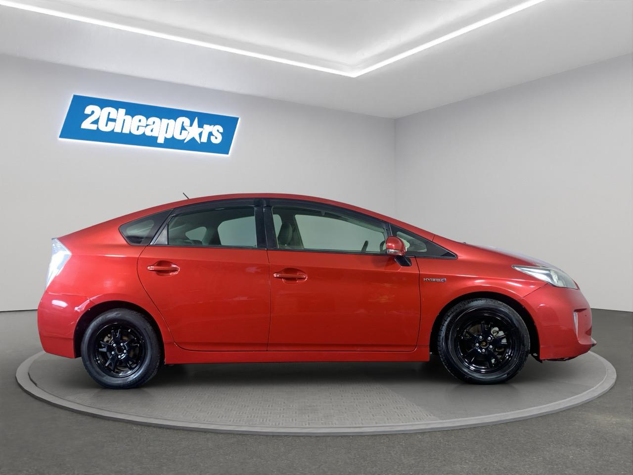 2014 Toyota Prius G Hatchback GREAT SPACE + PUSH SRART + REVESING CAMERA