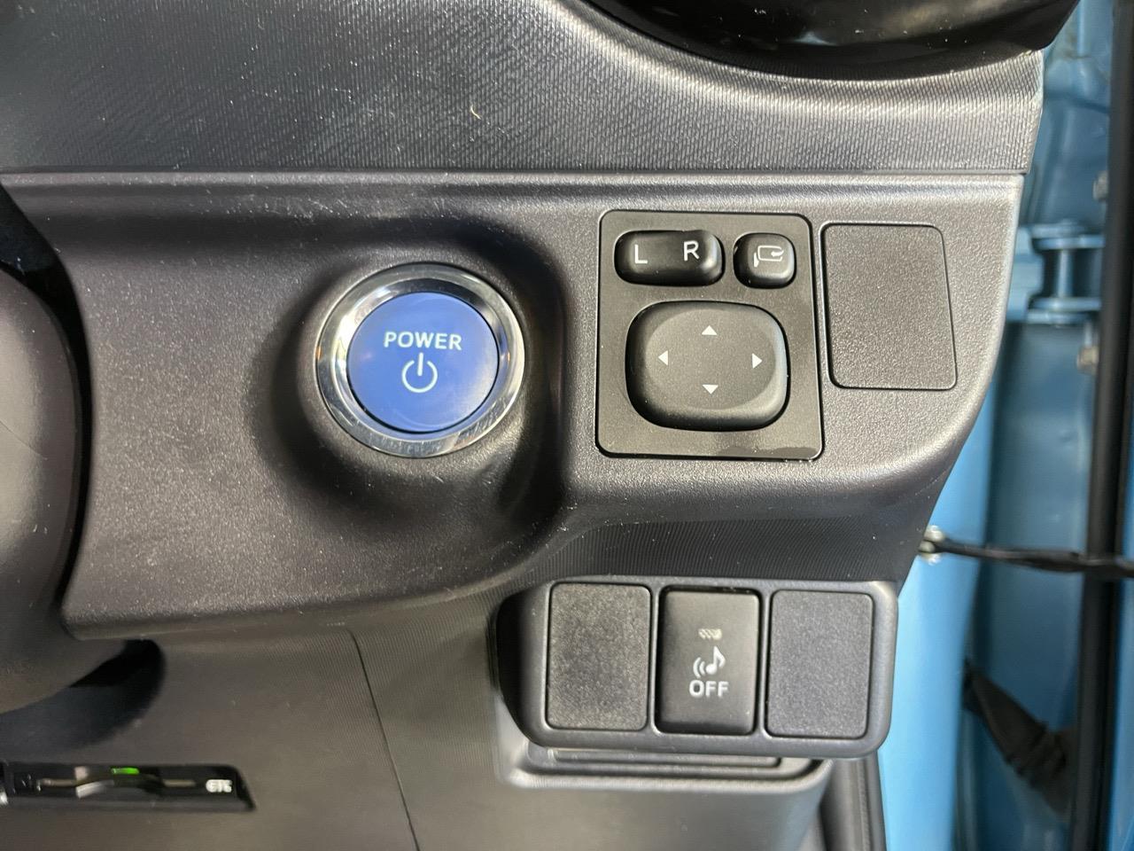 2015 Toyota Aqua Facelift Model S Hatchback REVERSING CAMERA + PARKING SENSORS + AUTO LIGHTS