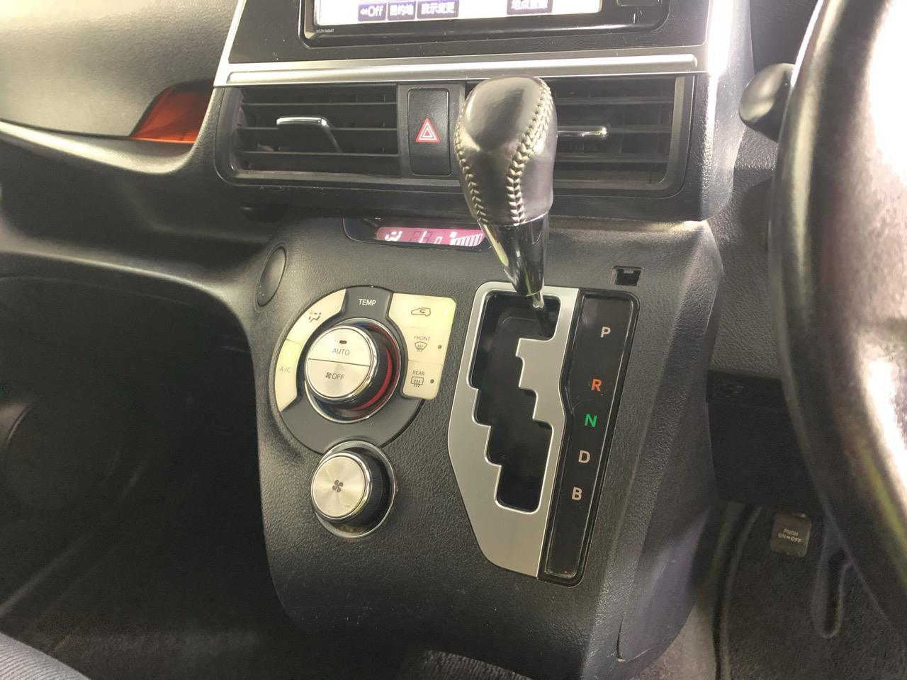 2015 Toyota Sienta HYBRID G Hatchback POWER SLIDING DOORS + PUSH BUTTON START