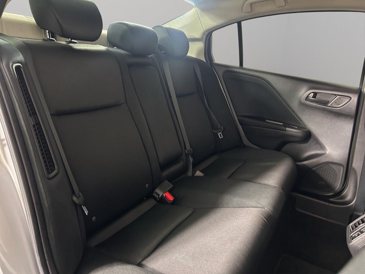 2015 Honda Grace Hybrid DX Sedan REVERSING CAMERA + SMART KEY + LOW KM