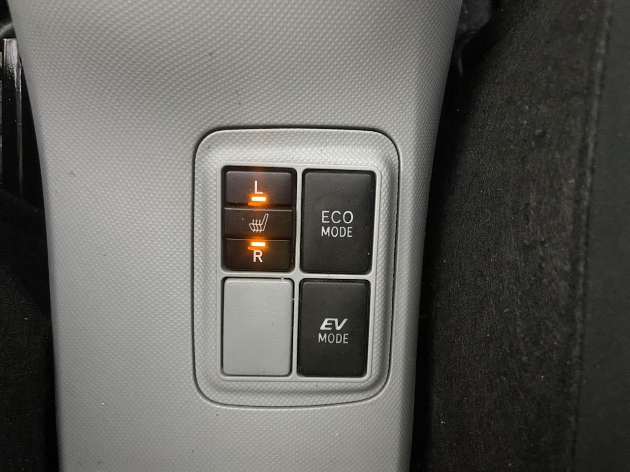 2013 Toyota Aqua S Hatchback HEATED SEATS + REVERSING CAMERA + AUTO LIGHT