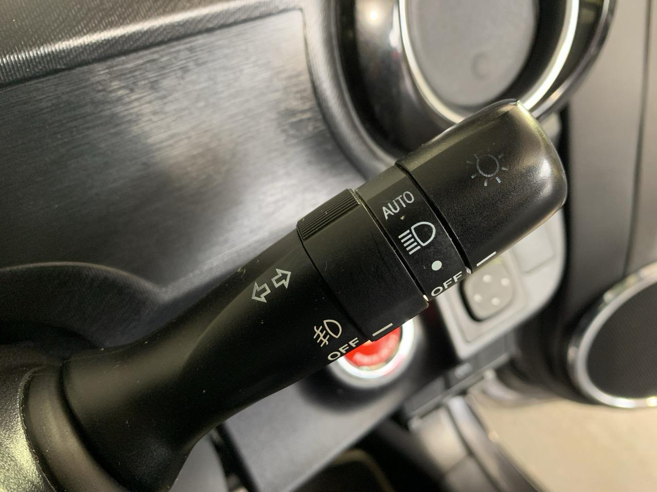 2014 Toyota Aqua G G's Hatchback HEATED SEATS + PUSH BUTTON START + AUTO LIGHTS