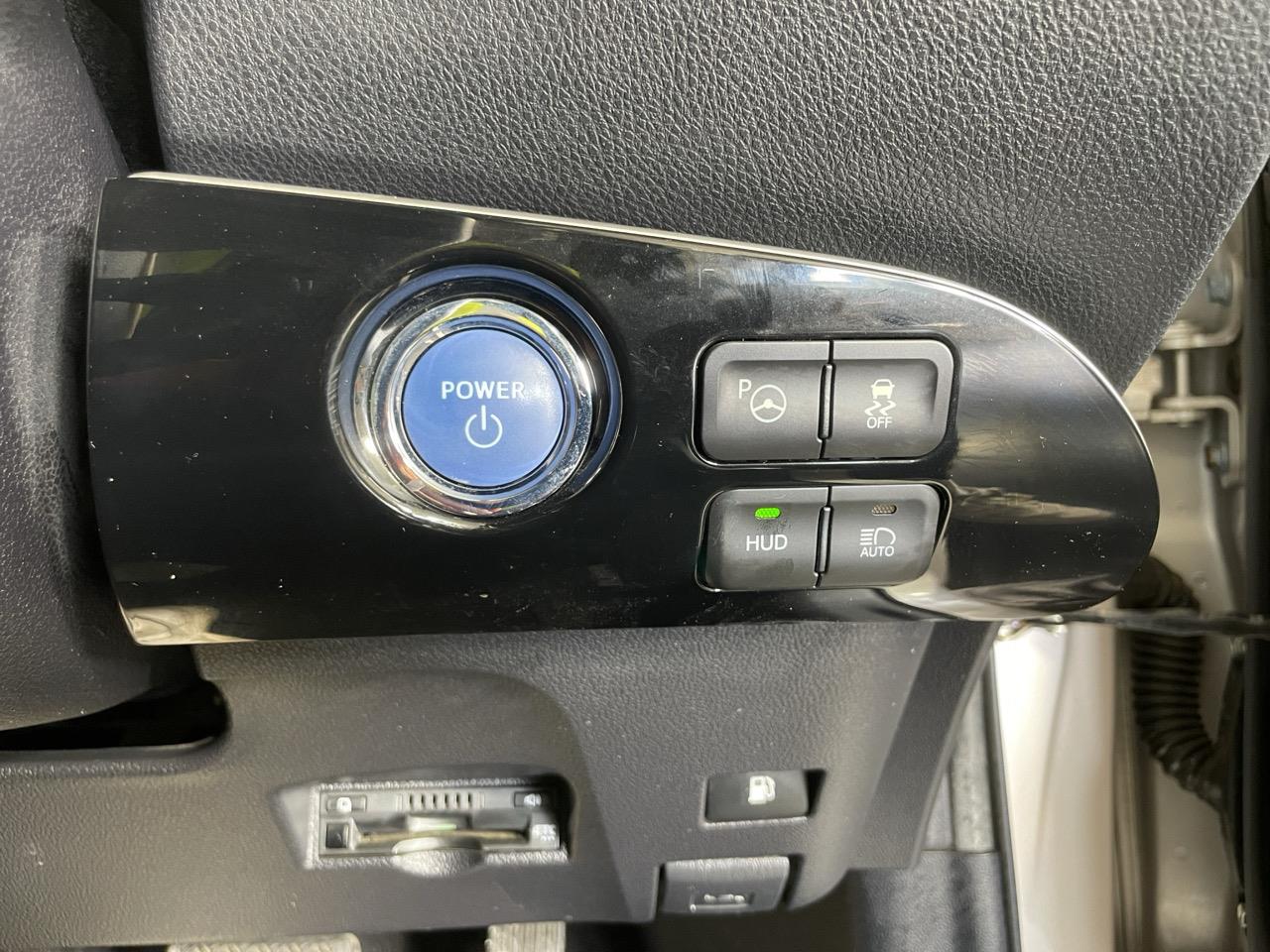 2017 Toyota Prius Hybrid New Shape Station Wagon REVERSING CAMERA + AUTO LIGHTS + CRUISE CONTROL