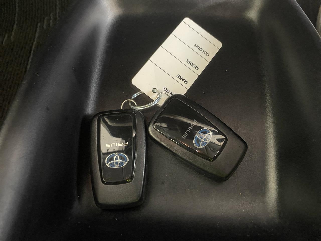 2017 Toyota Prius Hybrid New Shape Station Wagon REVERSING CAMERA + AUTO LIGHTS + CRUISE CONTROL