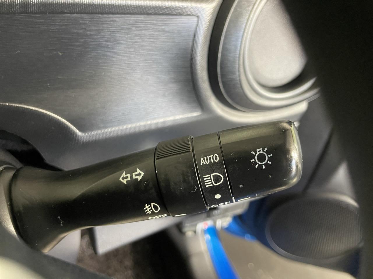 2013 Toyota Aqua G Hatchback LOW KM + AUTO LIGHTS + PUSH START