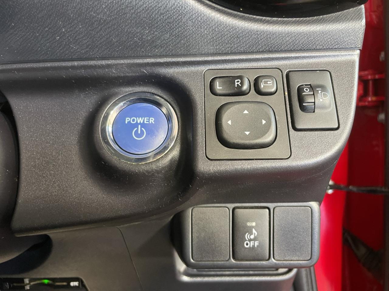 2015 Toyota Aqua X-URBAN Hatchback REVERSING CAMERA + AUTO LIGHTS + PUSH START