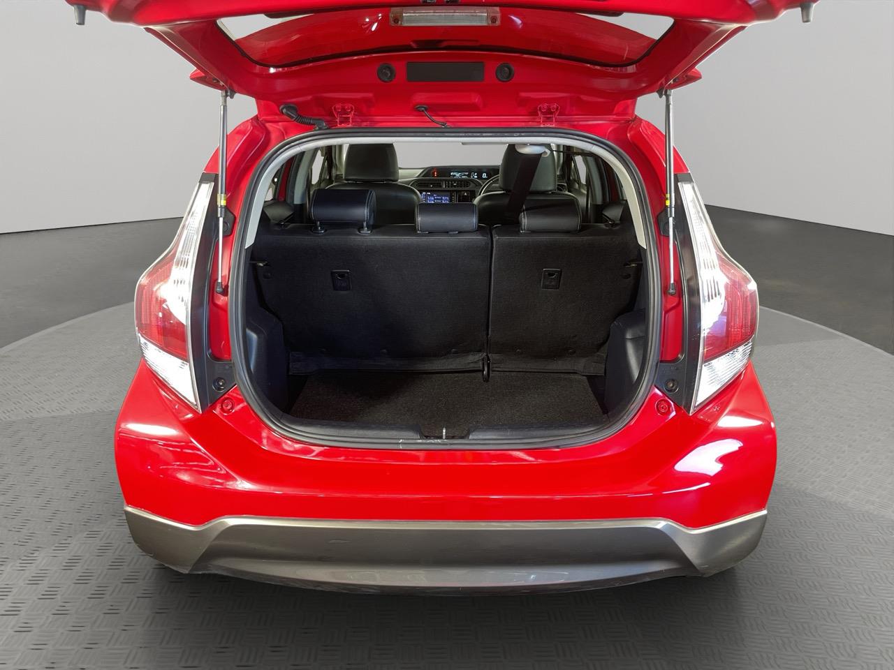 2015 Toyota Aqua X-URBAN Hatchback REVERSING CAMERA + AUTO LIGHTS + PUSH START