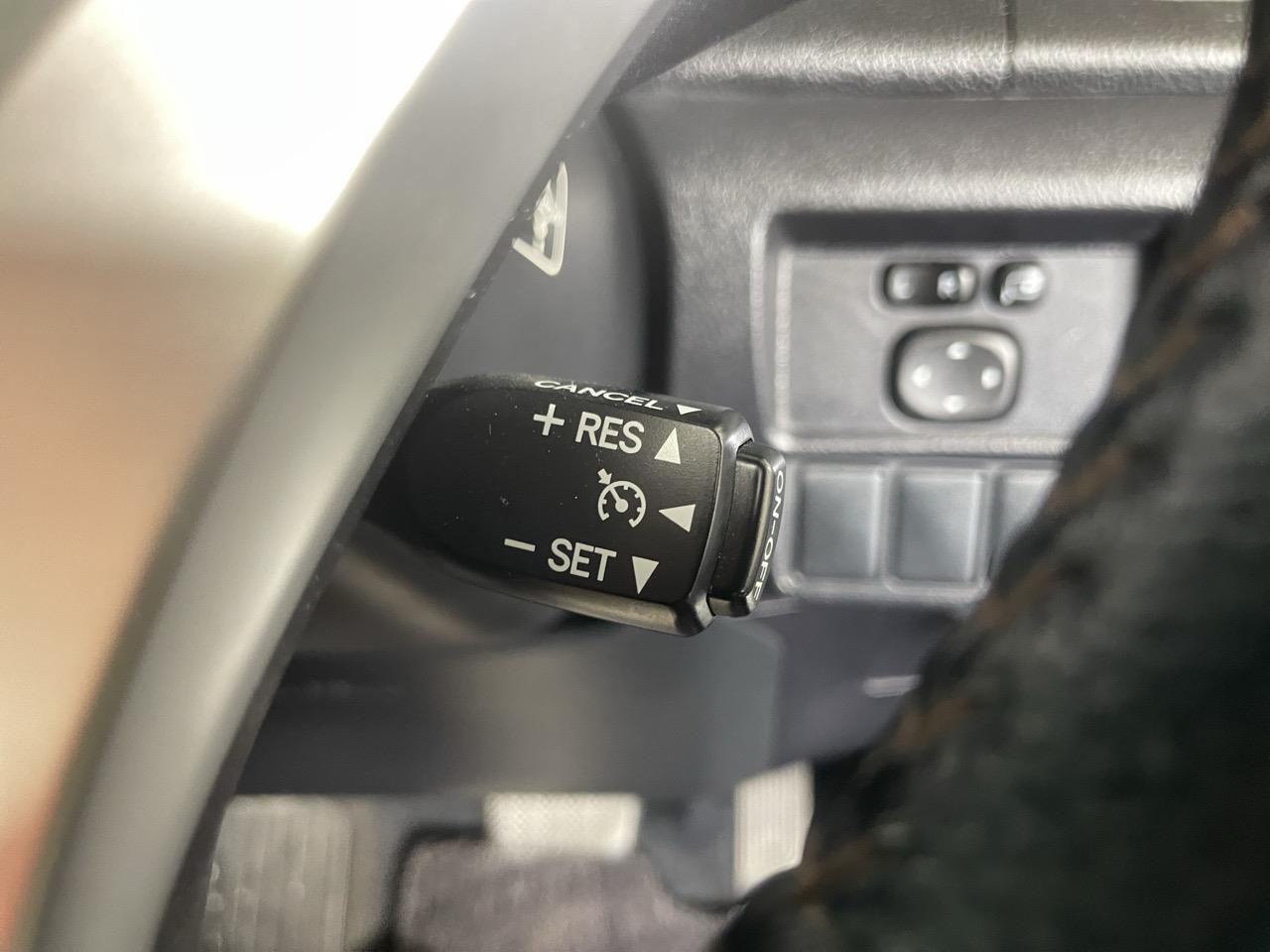 2014 Toyota SAI Hybrid Sedan REVERSING CAMERA + PARKING SENSORS