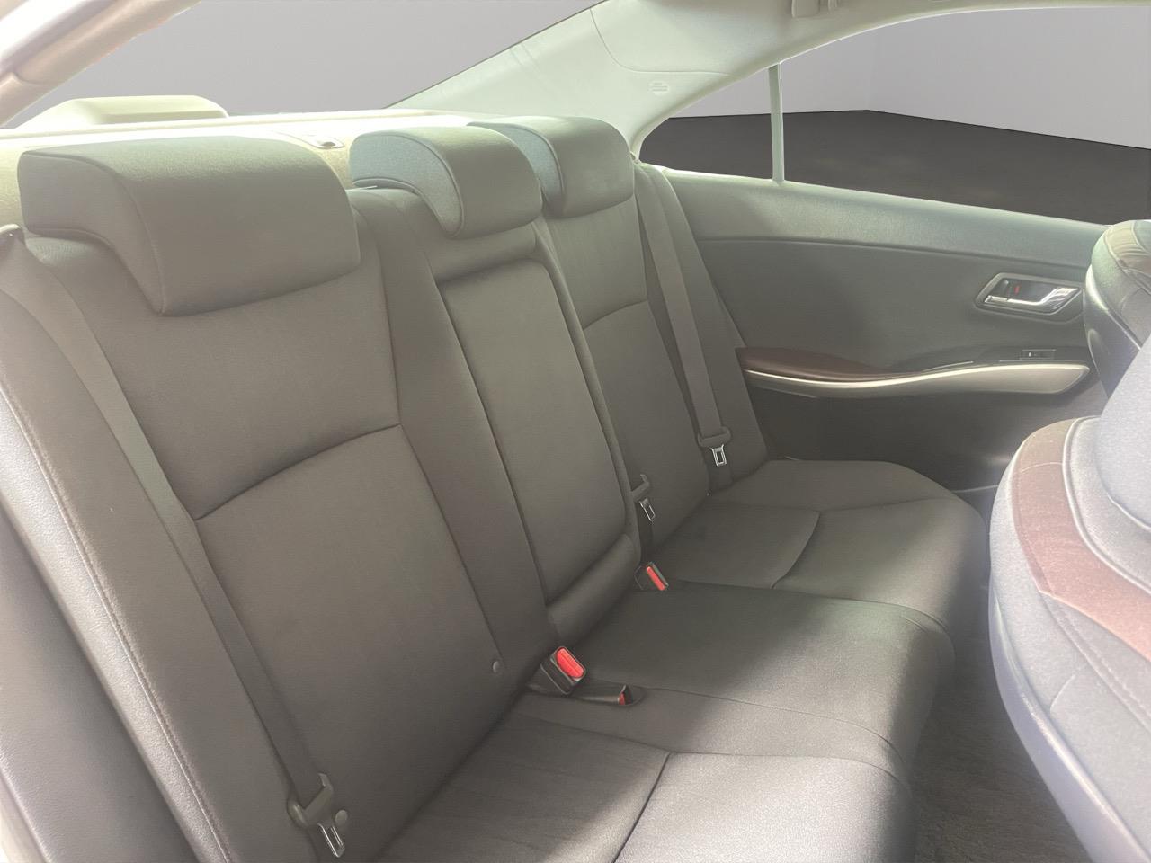 2014 Toyota SAI Hybrid Sedan REVERSING CAMERA + PARKING SENSORS