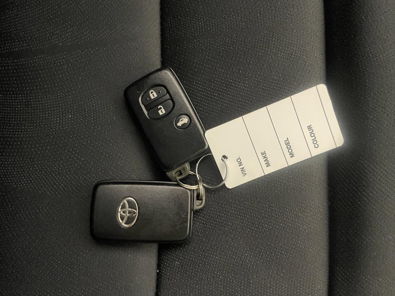 2014 Toyota SAI Hybrid Sedan REVERSING CAMERA + PARKING SENSORS