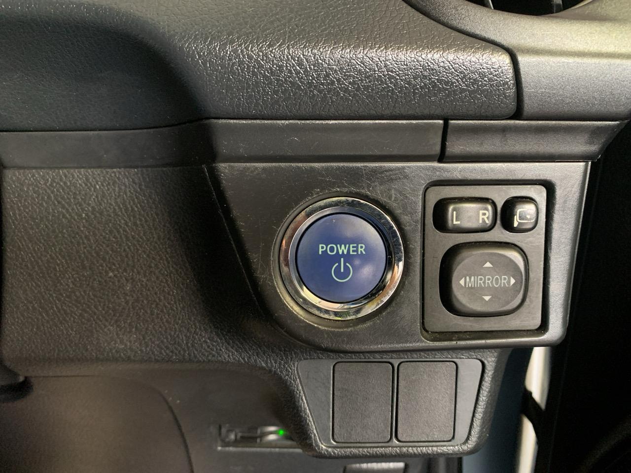 2013 Toyota Corolla Fielder Hybrid Station Wagon REVERSING CAMERA + AUTO LIGHTS + PUSH BUTTON START