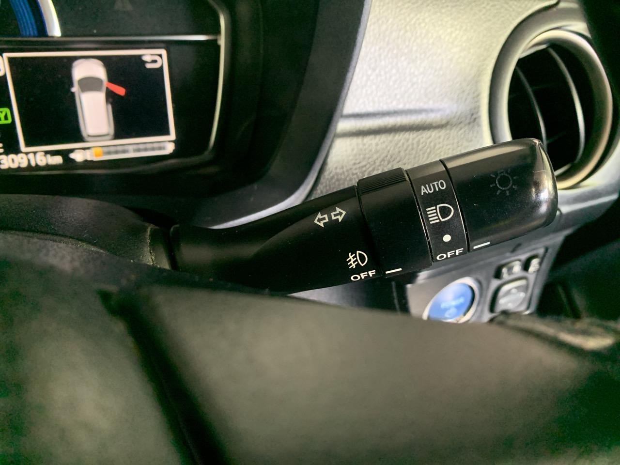 2013 Toyota Corolla Fielder Hybrid Station Wagon REVERSING CAMERA + AUTO LIGHTS + PUSH BUTTON START