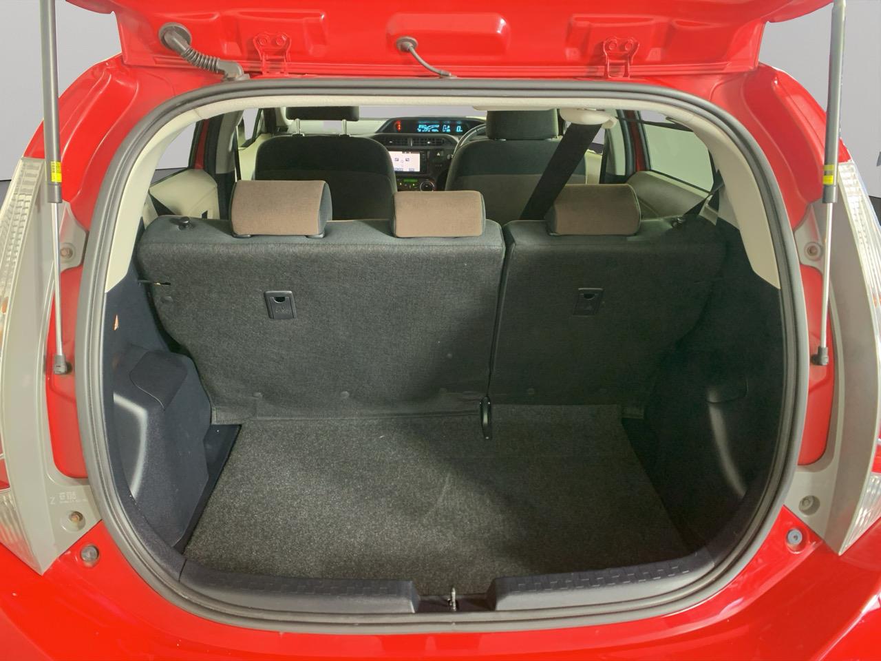 2014 Toyota Aqua G Hatchback LOW KMS + REVERSING CAMERA + PUSH BUTTON START