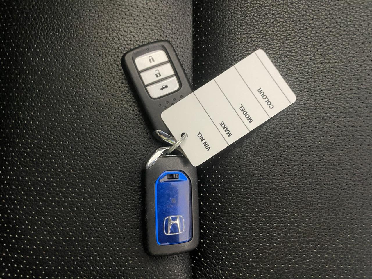 2013 Honda Accord HYBRID LX Sedan REVERSING CAMERA + AUTO LIGHTS + PUSH START