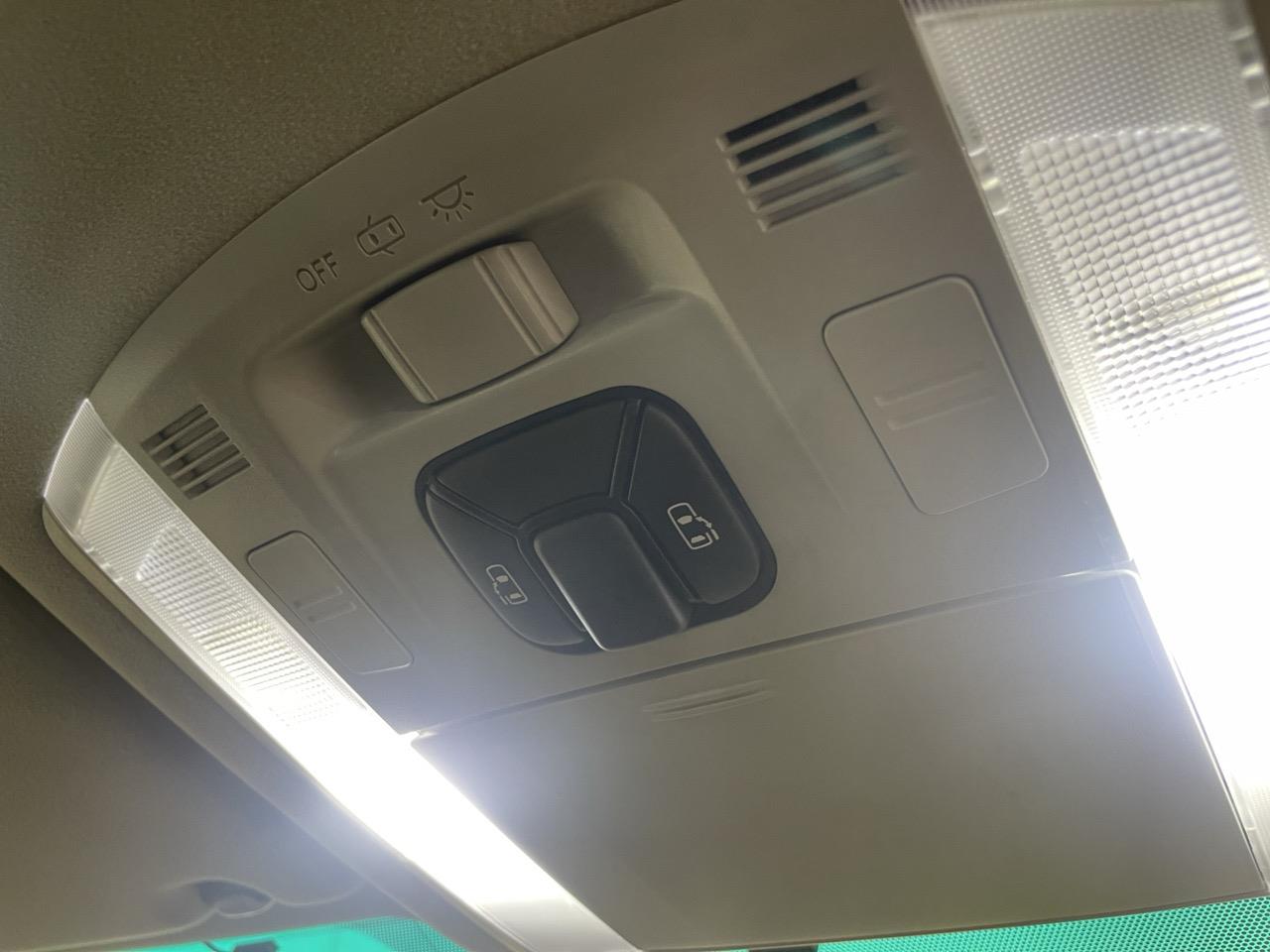 2013 Toyota Vellfire 2.4 Z People Mover REVERSING CAMERA + PARKING SENSORS